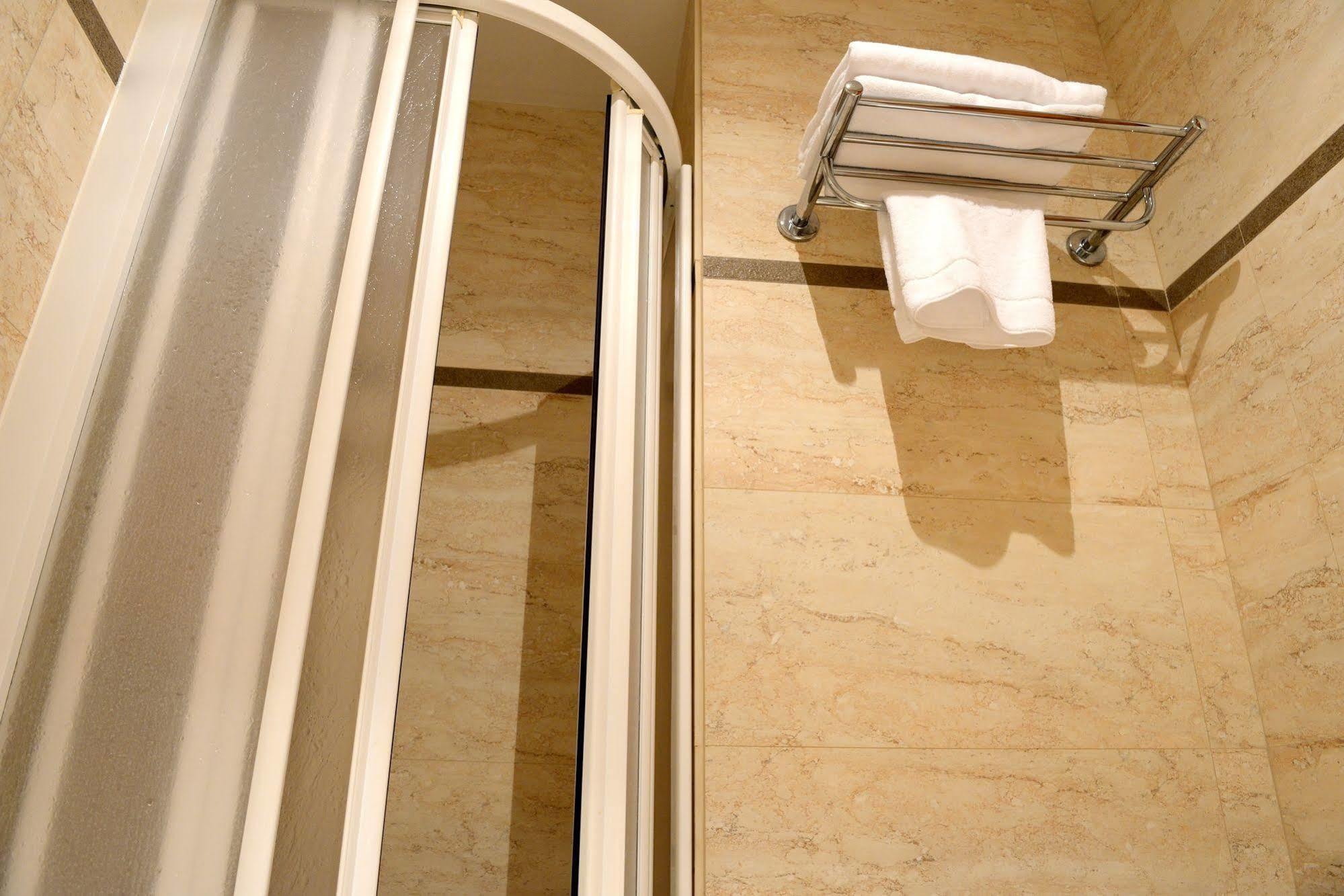 Hostal Arriazu Pamplona Luaran gambar