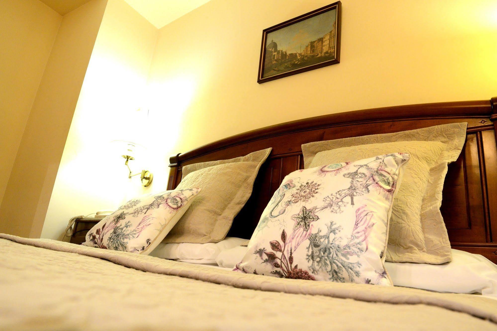 Hostal Arriazu Pamplona Luaran gambar