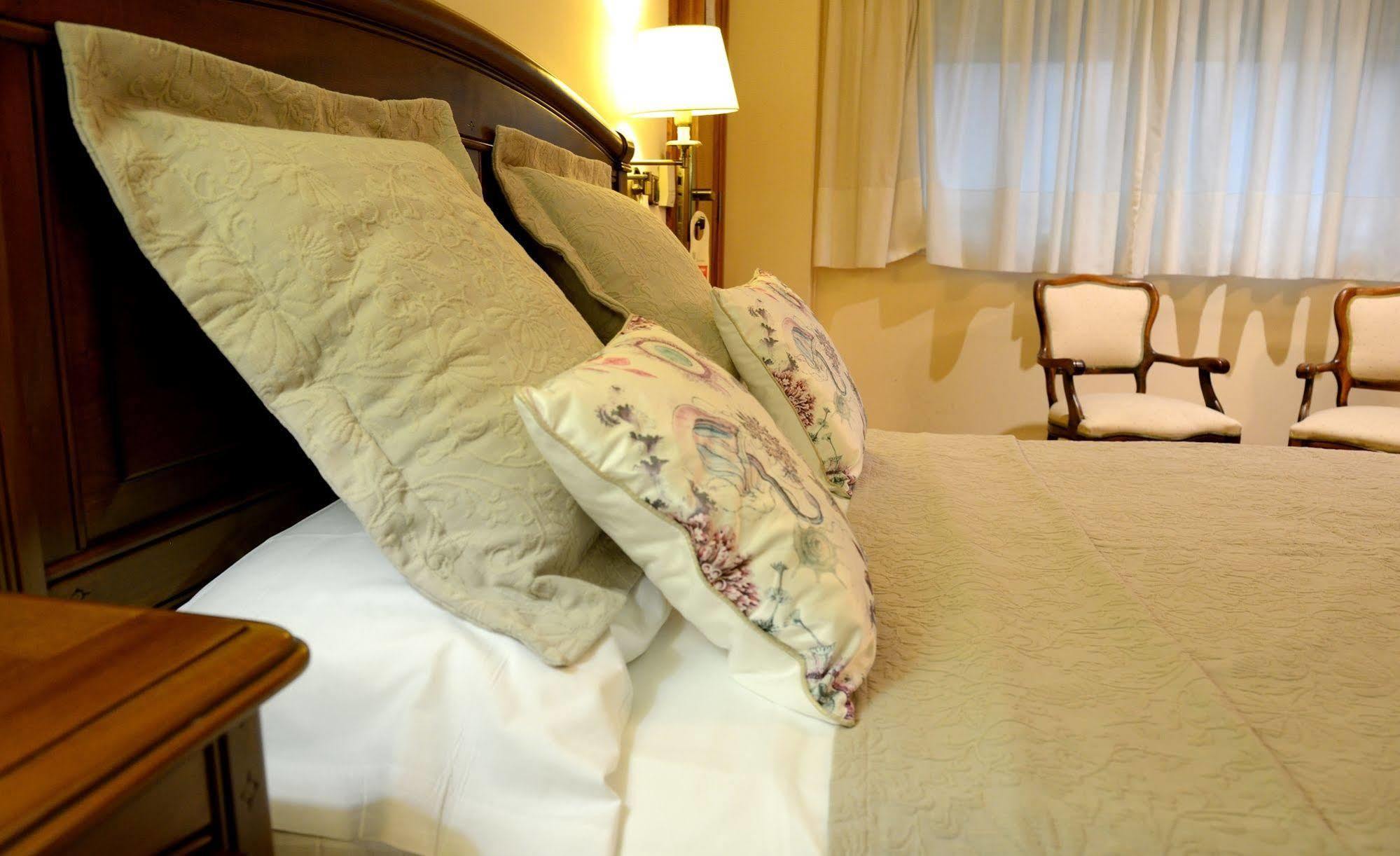 Hostal Arriazu Pamplona Luaran gambar